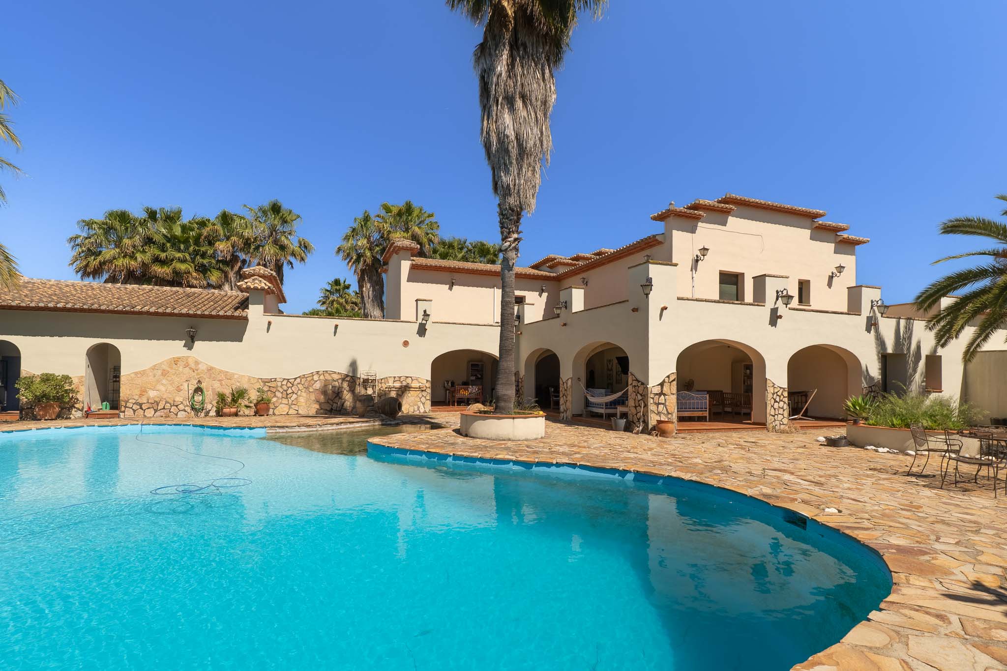 Villa de 5 chambres à vendre à Ondara avec piscine et terrain de 10 000 m2