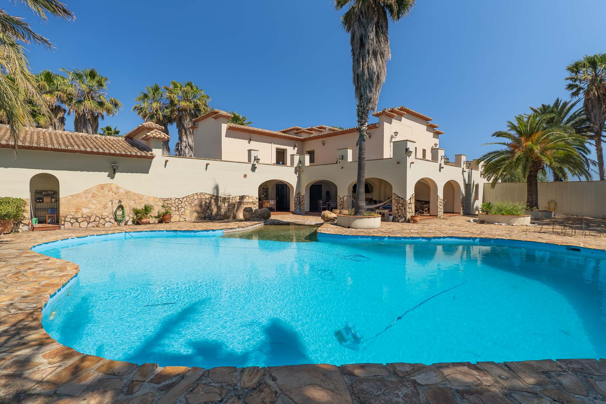 Villa de 5 chambres à vendre à Ondara avec piscine et terrain de 10 000 m2