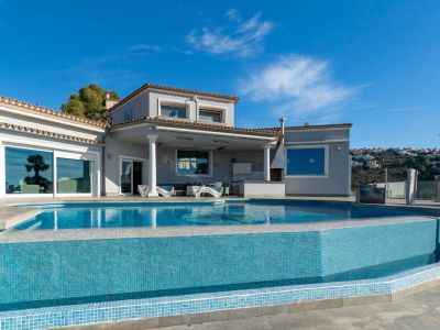 Villa de luxe à vendre à Moraira avec vues panoramiques sur la mer