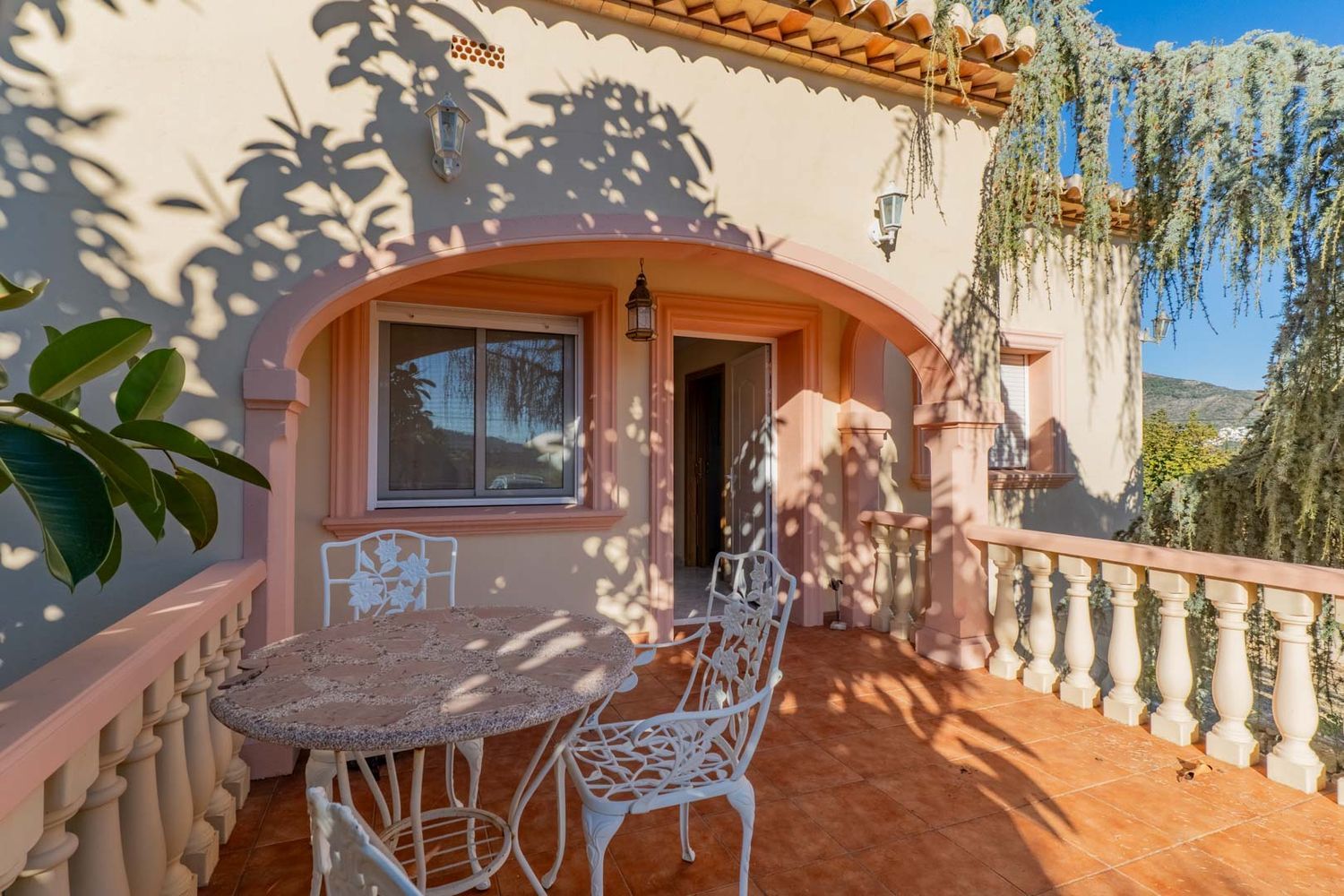 Villa de style méditerranéen à vendre à Jalón avec piscine privée et potentiel d'investissement