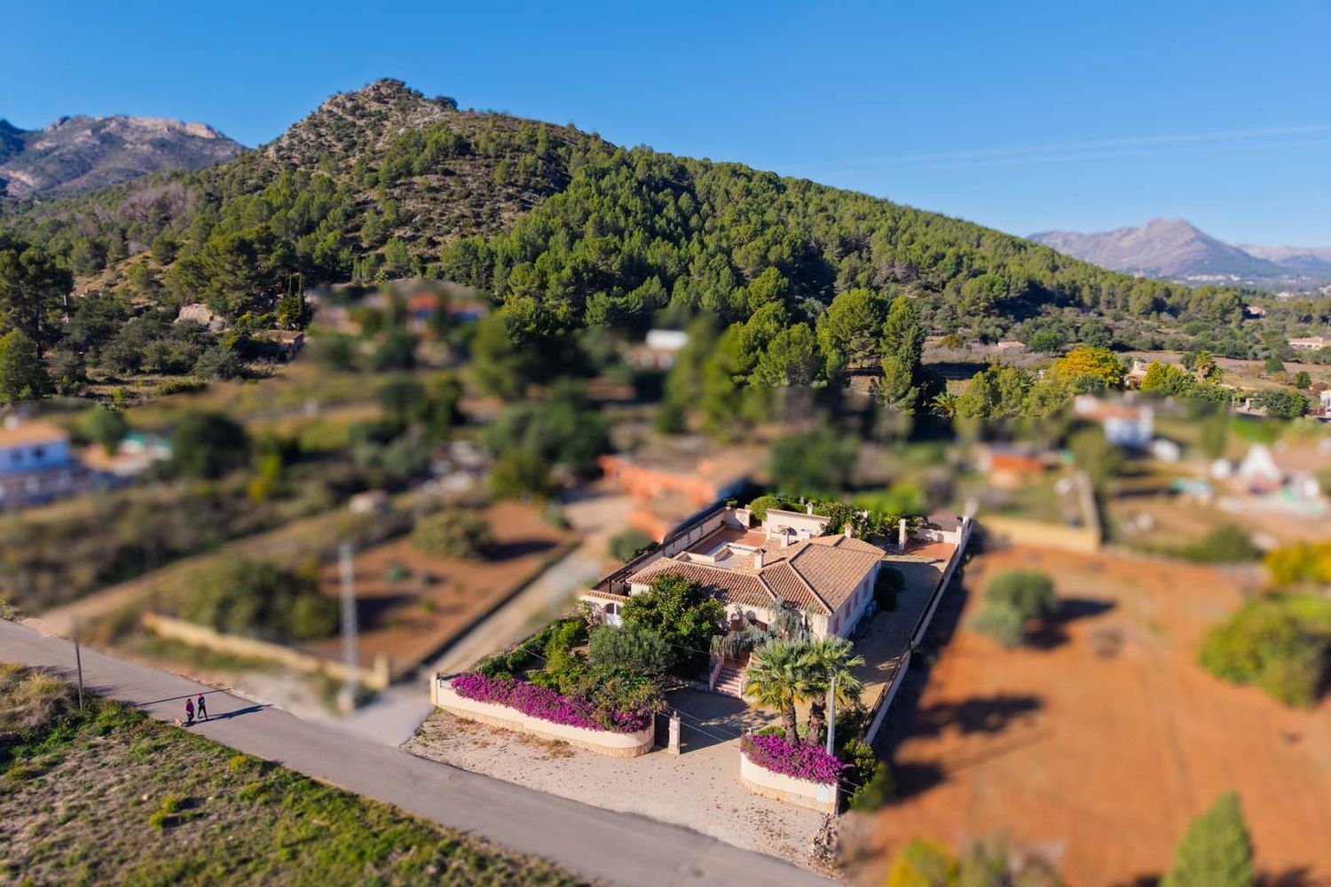 Villa de style méditerranéen à vendre à Jalón avec piscine privée et potentiel d'investissement