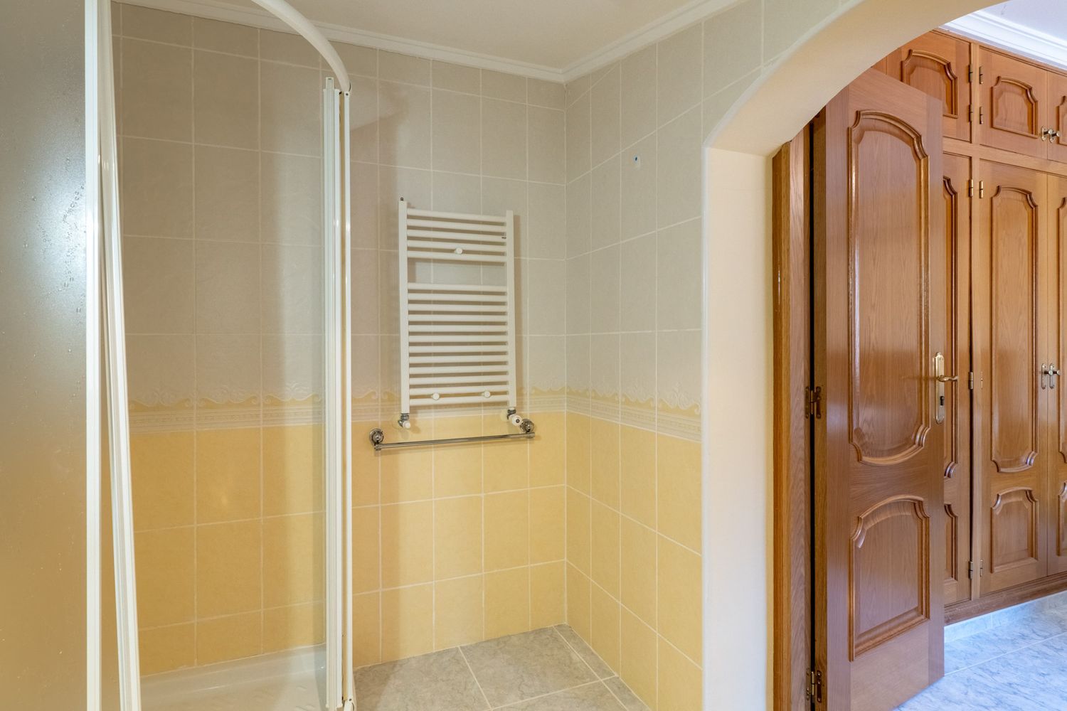 Villa de style méditerranéen à vendre à Jalón avec piscine privée et potentiel d'investissement