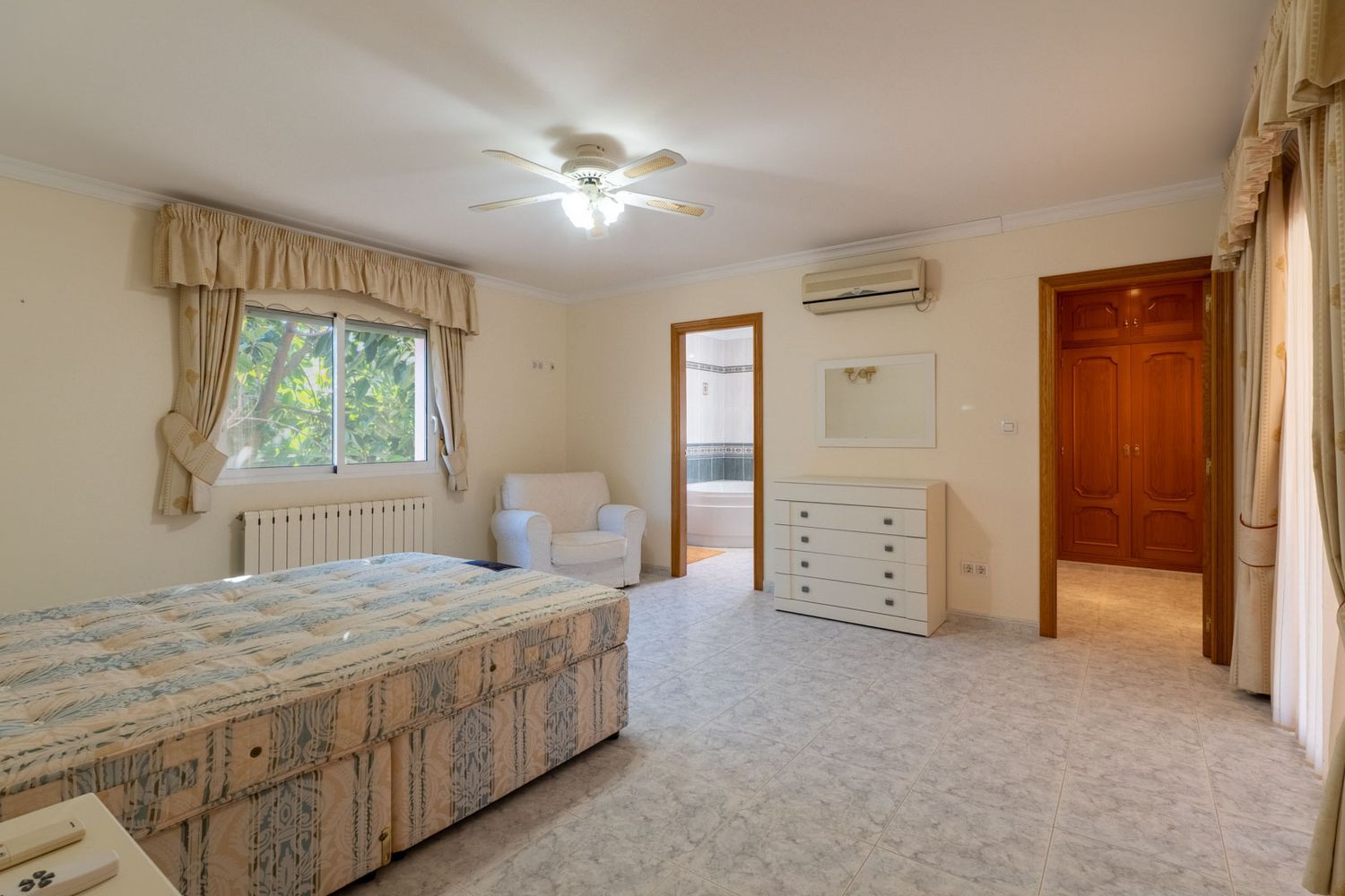 Villa de style méditerranéen à vendre à Jalón avec piscine privée et potentiel d'investissement