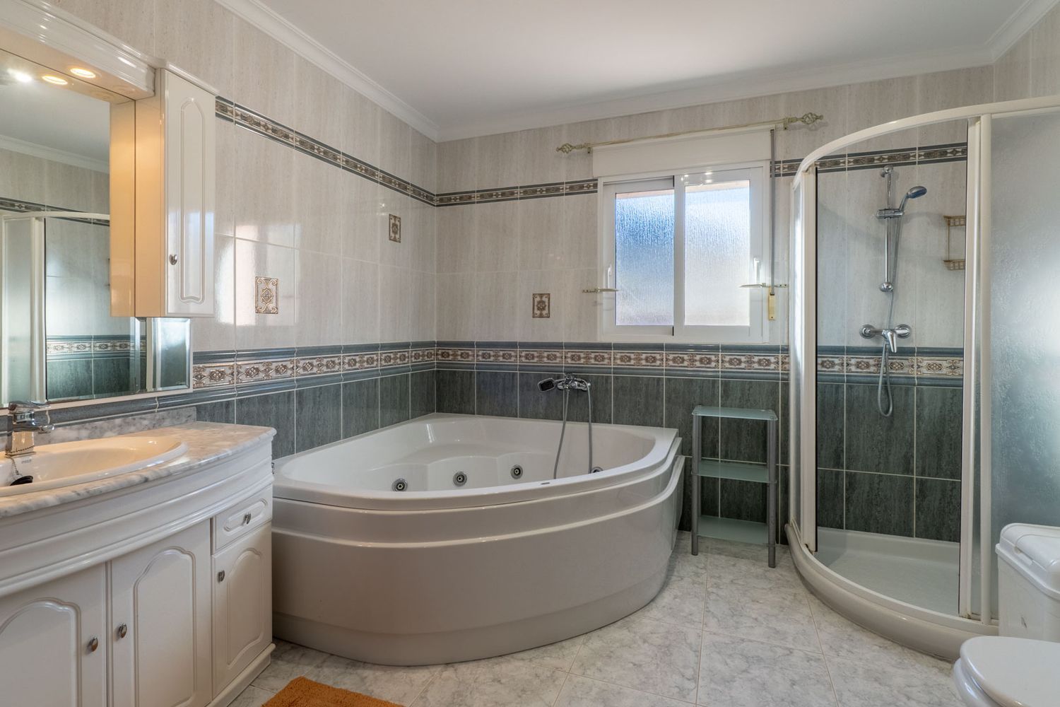 Villa de style méditerranéen à vendre à Jalón avec piscine privée et potentiel d'investissement