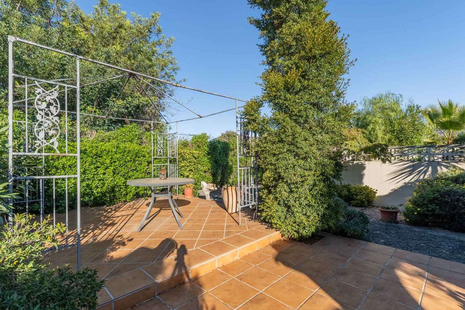 Villa de style méditerranéen à vendre à Jalón avec piscine privée et potentiel d'investissement
