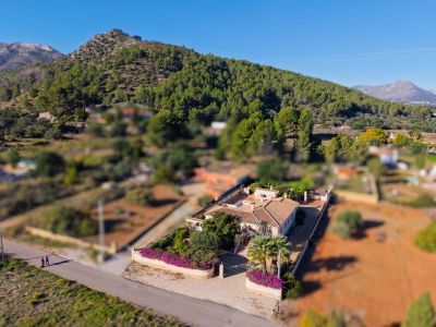 Villa de style méditerranéen à vendre à Jalón avec piscine privée et potentiel d'investissement