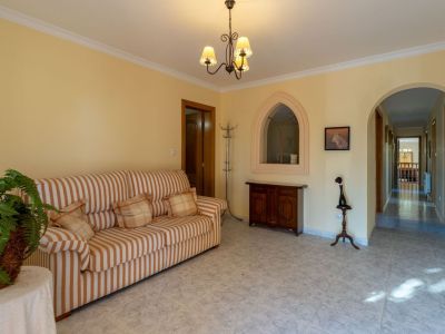 Villa de style méditerranéen à vendre à Jalón avec piscine privée et potentiel d'investissement
