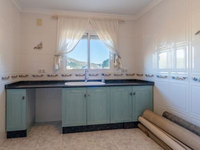 Villa de style méditerranéen à vendre à Jalón avec piscine privée et potentiel d'investissement
