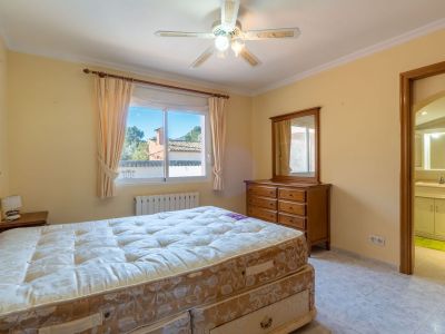 Villa de style méditerranéen à vendre à Jalón avec piscine privée et potentiel d'investissement