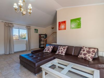 Villa de style méditerranéen à vendre à Jalón avec piscine privée et potentiel d'investissement