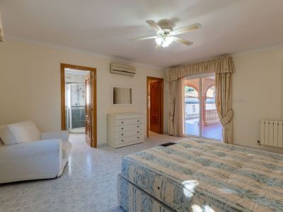 Villa de style méditerranéen à vendre à Jalón avec piscine privée et potentiel d'investissement
