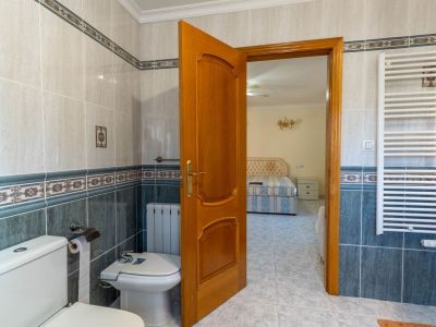Villa de style méditerranéen à vendre à Jalón avec piscine privée et potentiel d'investissement