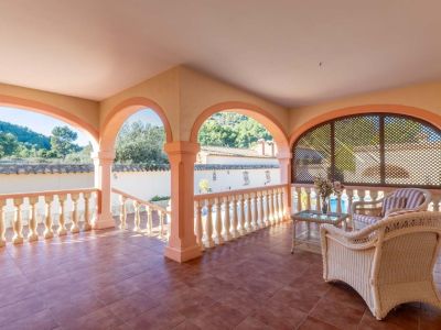 Villa de style méditerranéen à vendre à Jalón avec piscine privée et potentiel d'investissement