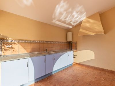Villa de style méditerranéen à vendre à Jalón avec piscine privée et potentiel d'investissement