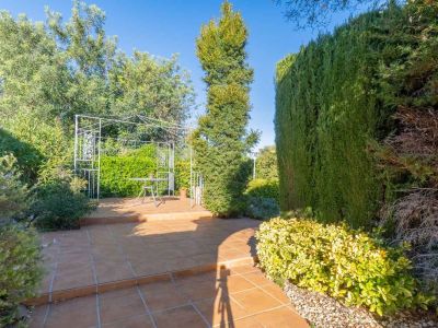Villa de style méditerranéen à vendre à Jalón avec piscine privée et potentiel d'investissement