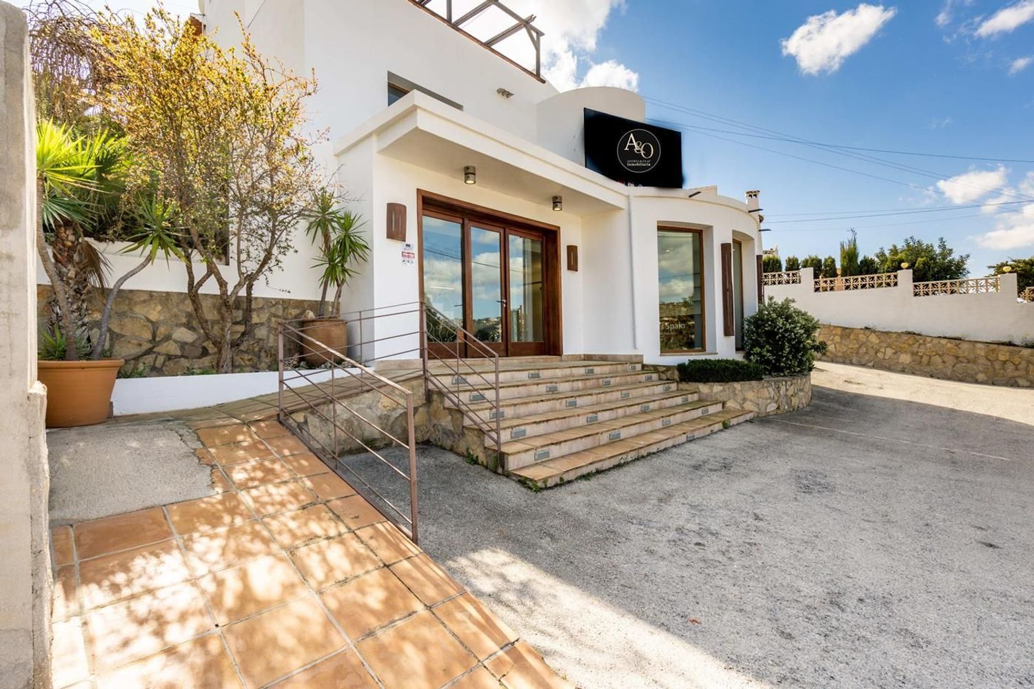 Opportunité unique: logement et local commercial à vendre à Benissa avec grand parking