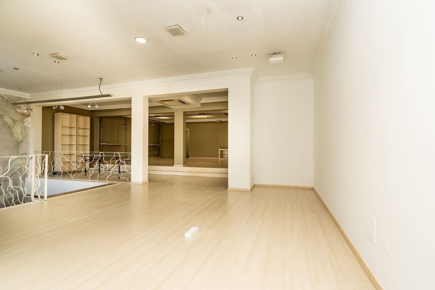 Opportunité unique: logement et local commercial à vendre à Benissa avec grand parking