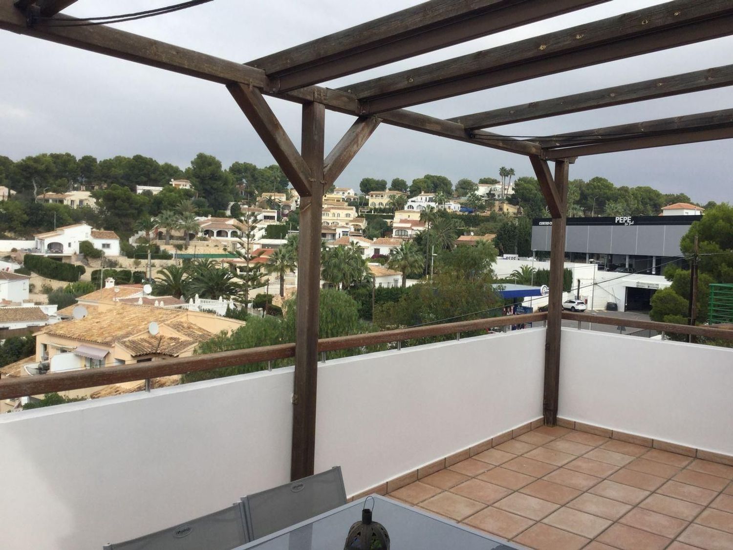Opportunité unique: logement et local commercial à vendre à Benissa avec grand parking