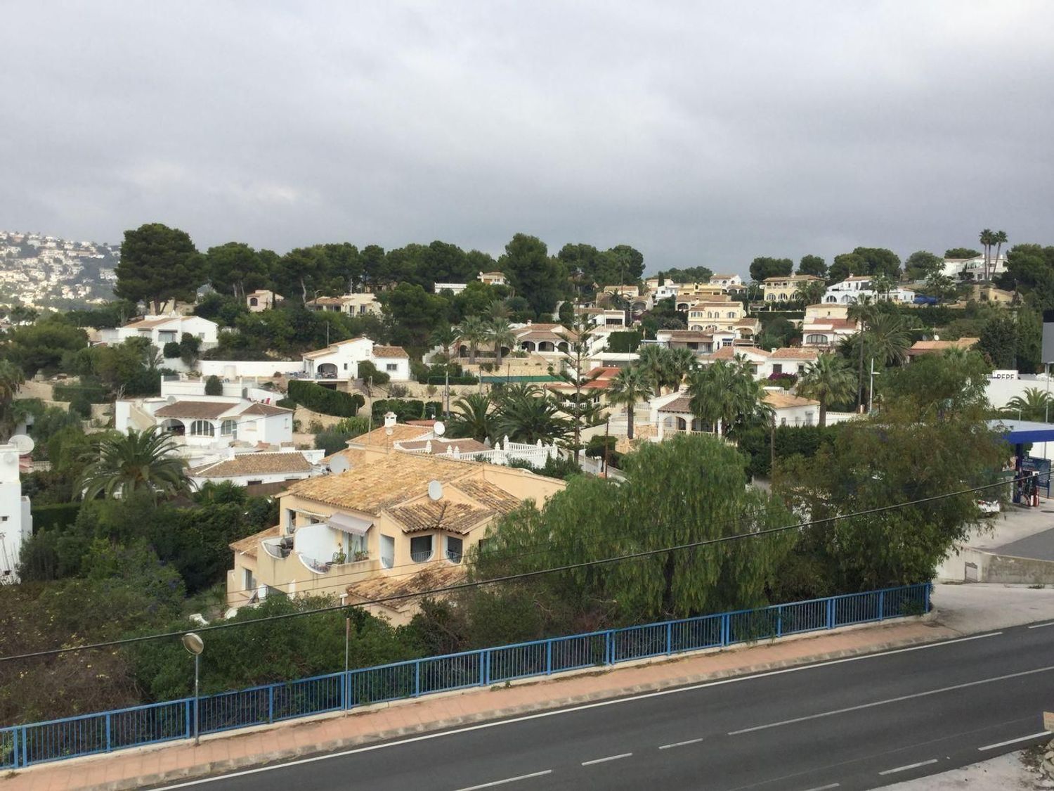 Opportunité unique: logement et local commercial à vendre à Benissa avec grand parking