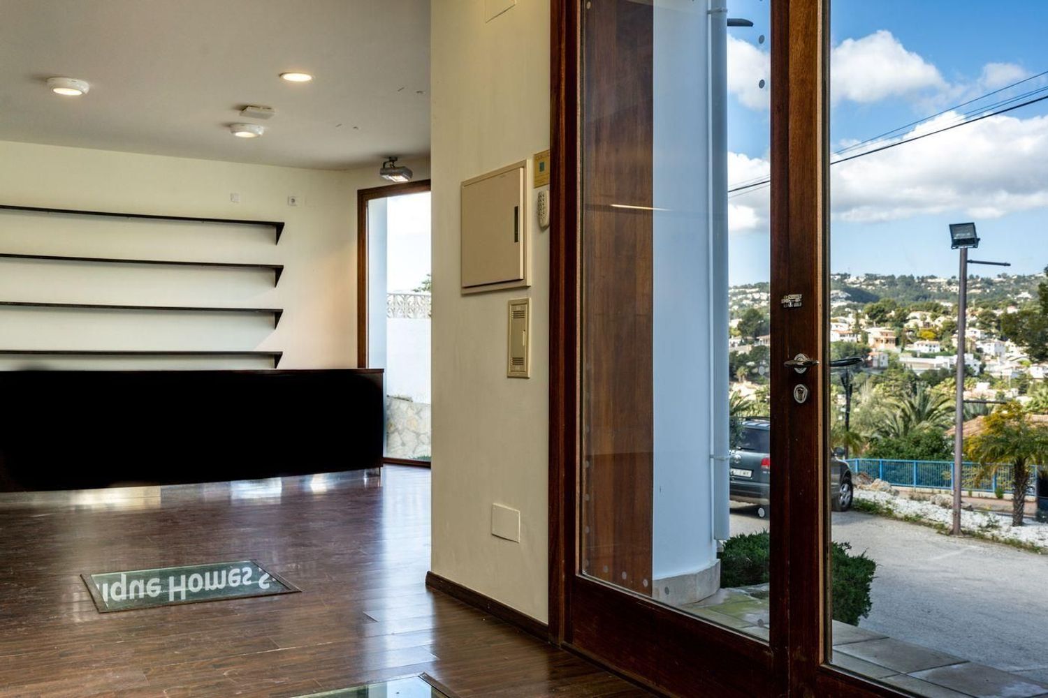 Opportunité unique: logement et local commercial à vendre à Benissa avec grand parking