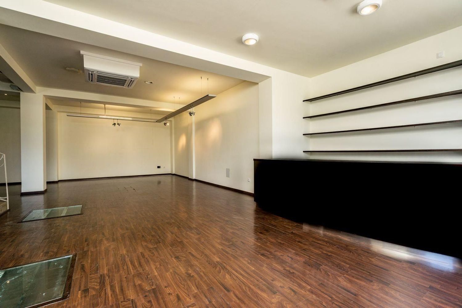 Opportunité unique: logement et local commercial à vendre à Benissa avec grand parking