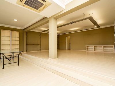 Opportunité unique: logement et local commercial à vendre à Benissa avec grand parking