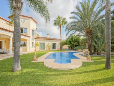 Villa traditionnelle à vendre à Benissa avec vue mer et sur le Peñón de Ifach