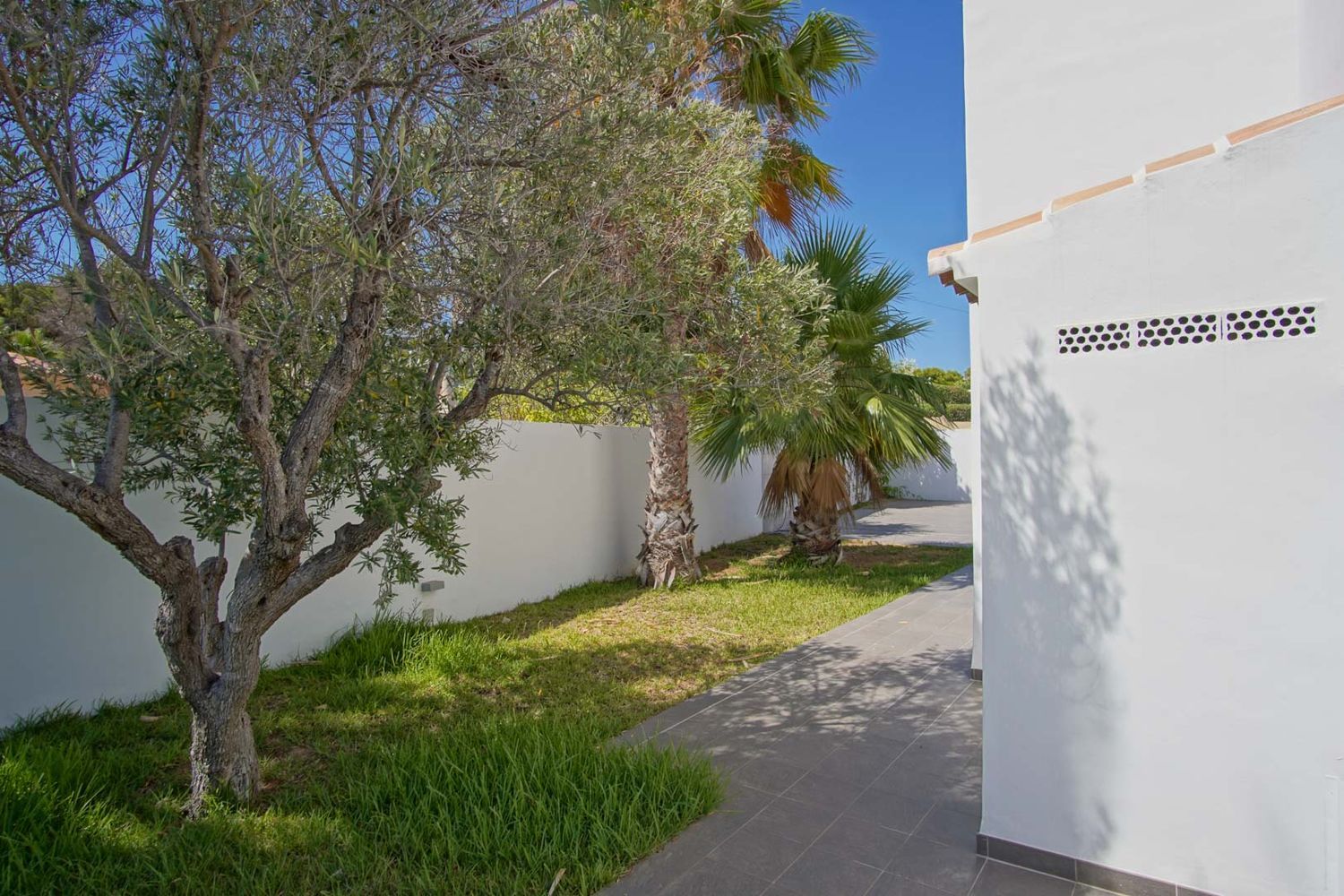 Villa de style méditerranéen à vendre à Moraira avec vues panoramiques sur la mer.