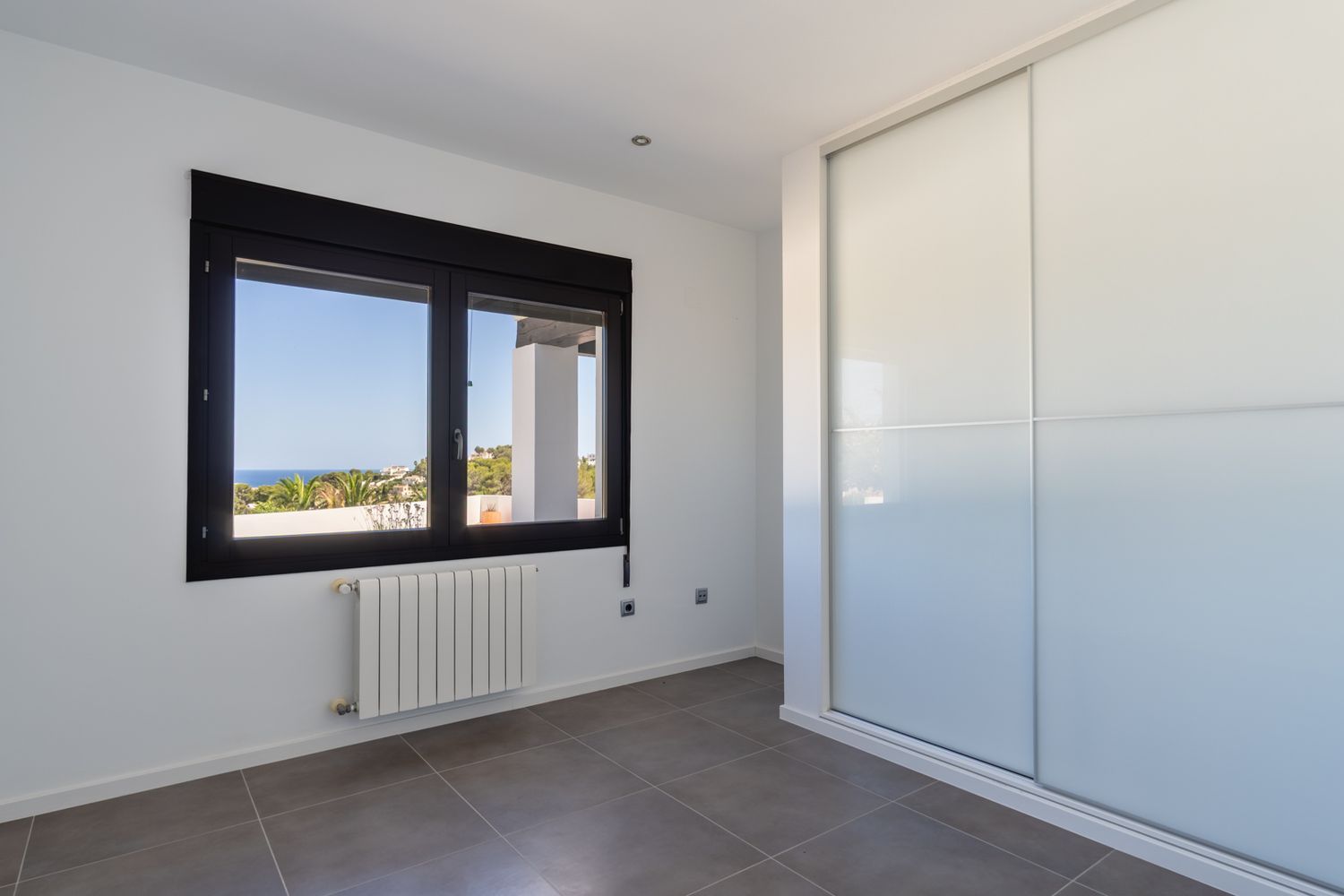 Villa de style méditerranéen à vendre à Moraira avec vues panoramiques sur la mer.
