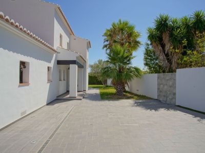 Villa de style méditerranéen à vendre à Moraira avec vues panoramiques sur la mer.