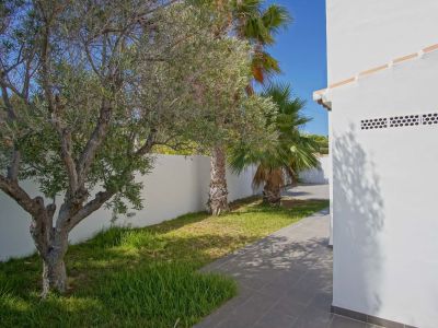 Villa de style méditerranéen à vendre à Moraira avec vues panoramiques sur la mer.