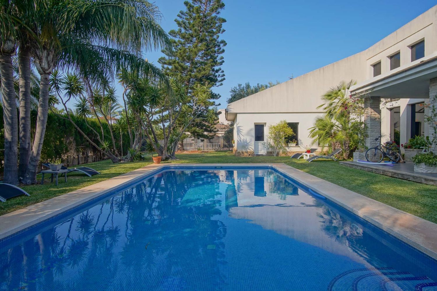 Villa de luxe à vendre à Dénia avec piscine privée et vue Montgó