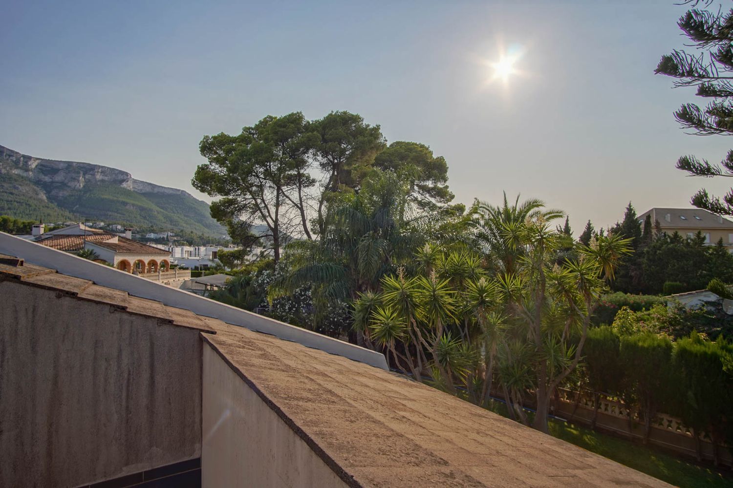 Villa de luxe à vendre à Dénia avec piscine privée et vue Montgó