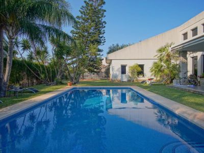 Villa de luxe à vendre à Dénia avec piscine privée et vue Montgó