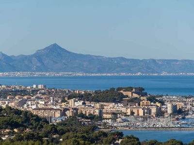 Villa de luxe à vendre à Dénia avec piscine privée et vue Montgó