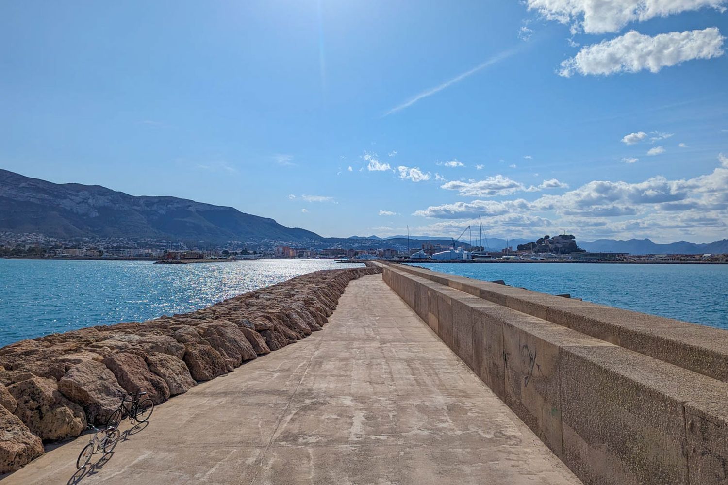 Villa indépendante à vendre à Las Rotas, Dénia, avec restaurant et vue mer