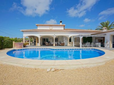 Villa traditionnelle à vendre à Jávea, Costa Nova, avec piscine et proche des criques