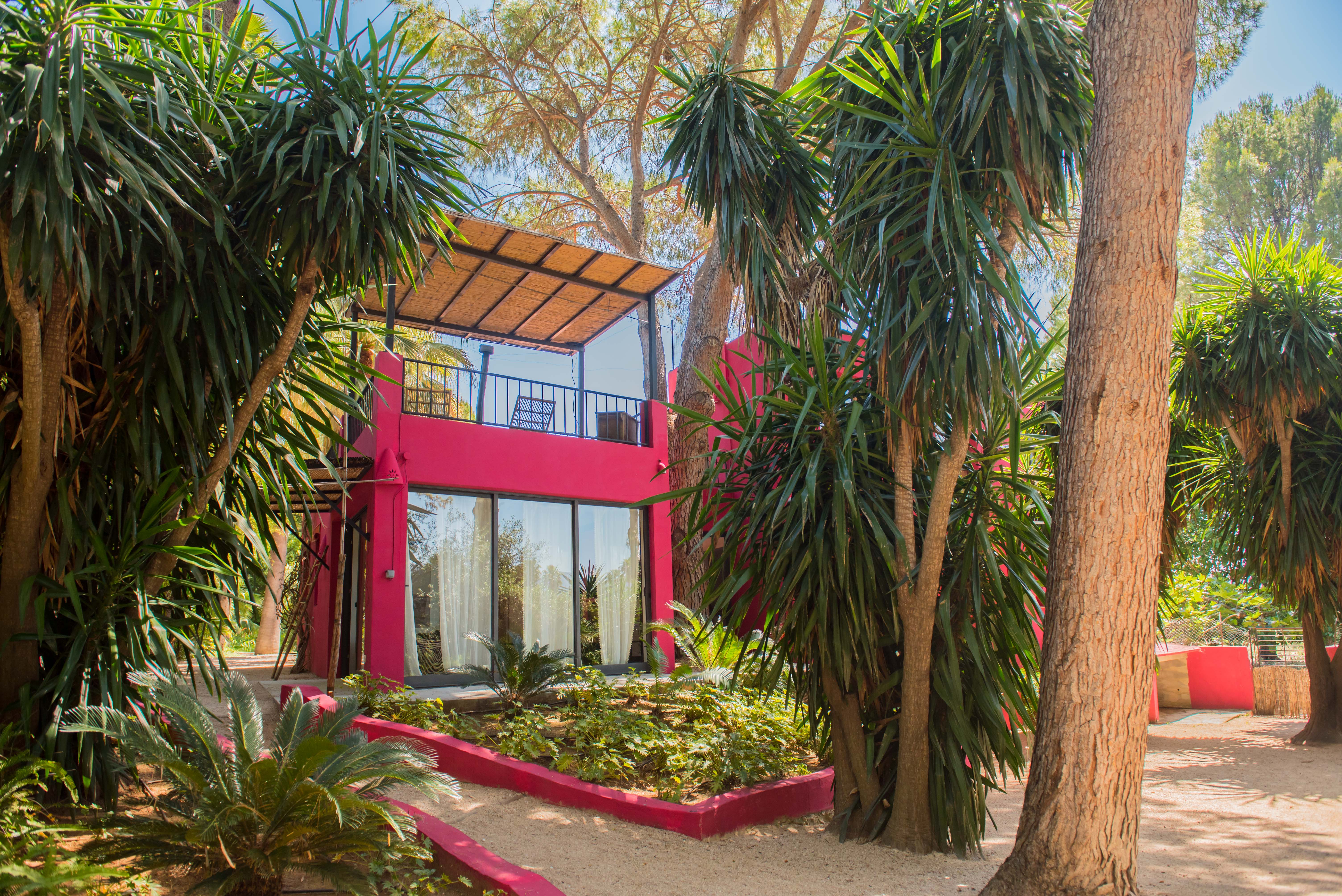 Ecolodge composé de 5 maisons indépendantes dans un jardin tropical de 20.000 m² à Sagra