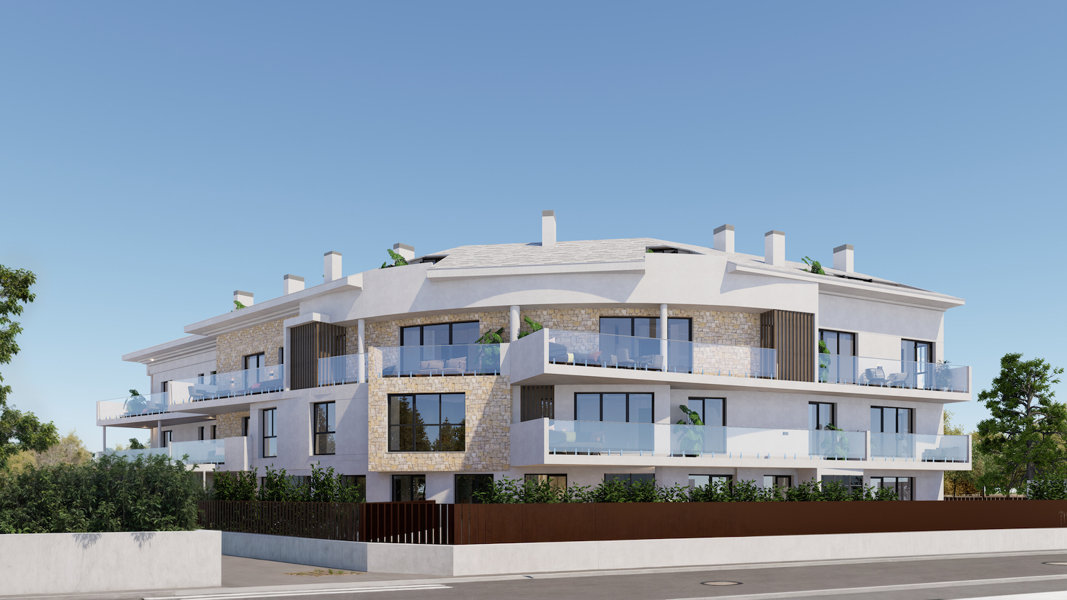 Immeuble d'appartements moderne avec façade en stuc blanc, accents de pierre naturelle et balcons à garde-corps en verre avec mobilier extérieur. Le design intègre une section courbée distinctive et de la verdure.
