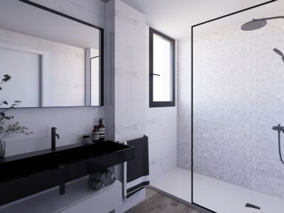 Salle de bain moderne : murs effet marbre blanc, lavabo flottant noir, grand miroir. Douche à l'italienne avec mosaïque blanche, pomme de douche noire, éclairée par une fenêtre.