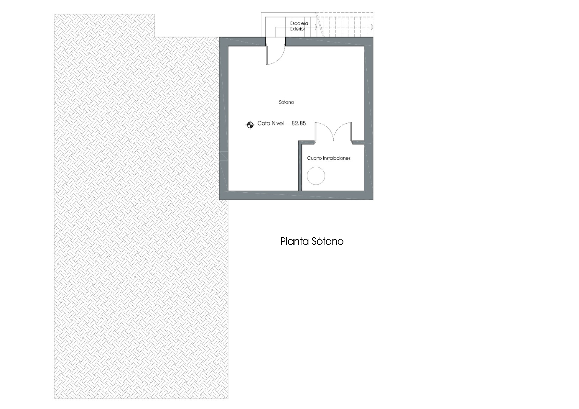 Plan détaillé du sous-sol présentant un espace principal, un local technique séparé et un escalier extérieur d'accès. Indique la cote de niveau. Plan détaillé du sous-sol présentant un espace principal, un local technique séparé et un escalier extérieur d'accès. Indique la cote de niveau.
