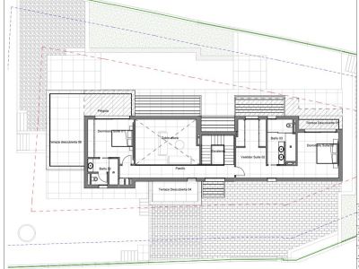 Plan d'étage détaillé du niveau supérieur, présentant deux chambres en suite, un salon double hauteur et plusieurs terrasses extérieures, dont une pergola.