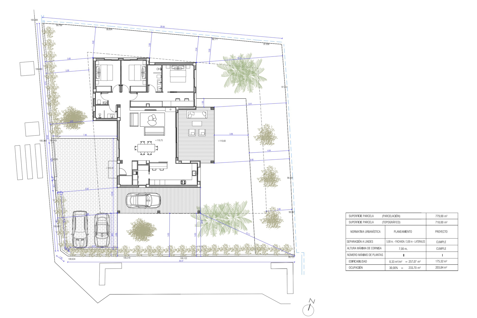 Plan architectural détaillé d'une villa de plain-pied à trois chambres, présentant l'agencement intérieur, les terrasses extérieures, l'abri voiture et les dimensions de la parcelle, avec données urbanistiques. Plan architectural détaillé d'une villa de plain-pied à trois chambres, présentant l'agencement intérieur, les terrasses extérieures, l'abri voiture et les dimensions de la parcelle, avec données urbanistiques.