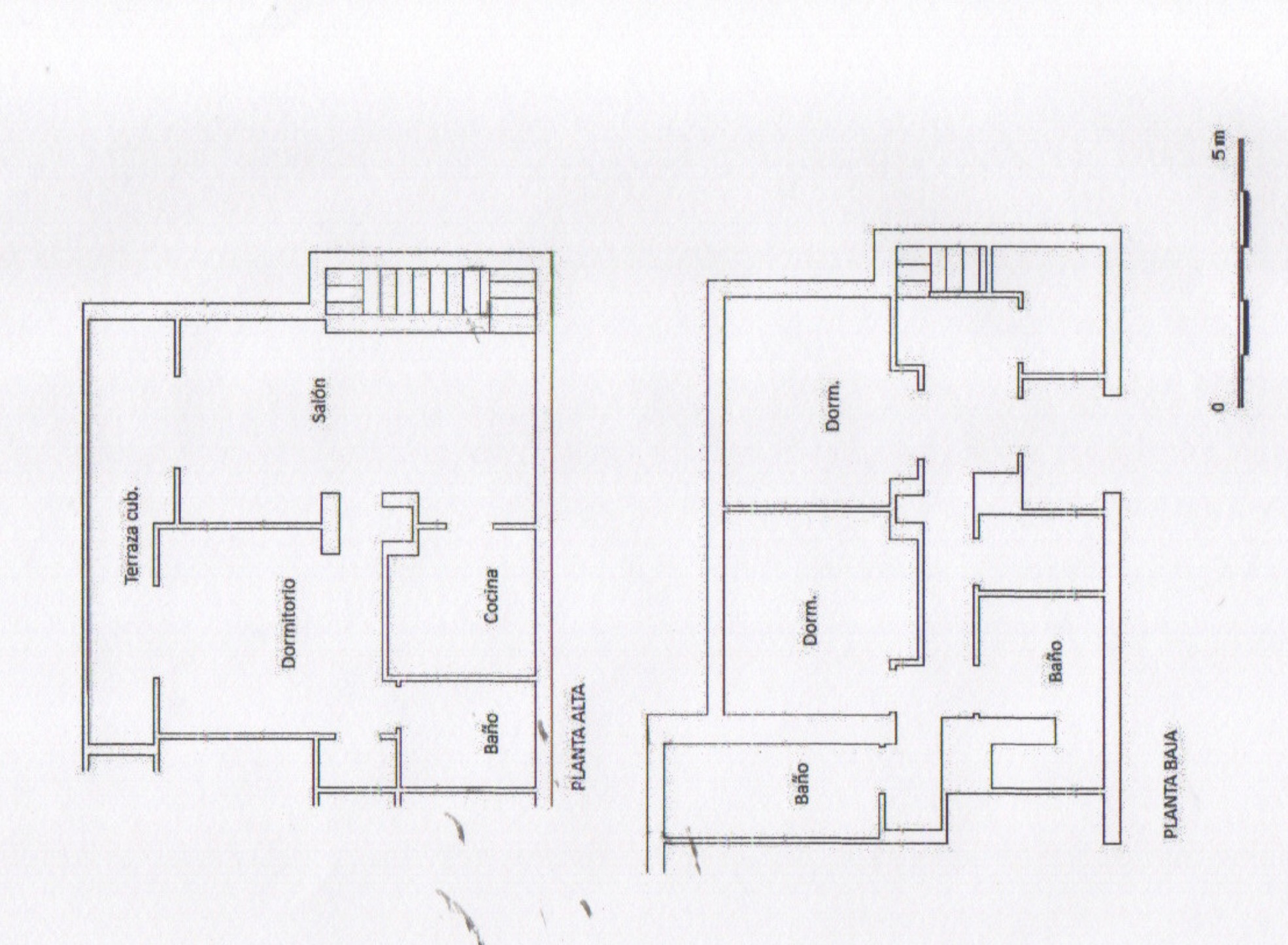 Plans détaillés illustrant les deux niveaux de la villa. L'étage supérieur comprend salon, cuisine, chambre et terrasse couverte; l'inférieur a deux chambres et deux salles de bain. Une échelle est présente.