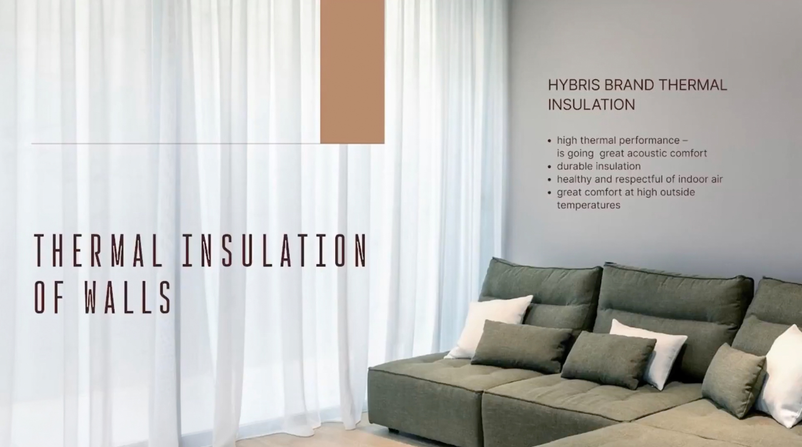 Détail intérieur illustrant l'isolation thermique avancée des murs, avec un canapé d'angle moderne et de fins voilages. Détail intérieur illustrant l'isolation thermique avancée des murs, avec un canapé d'angle moderne et de fins voilages.