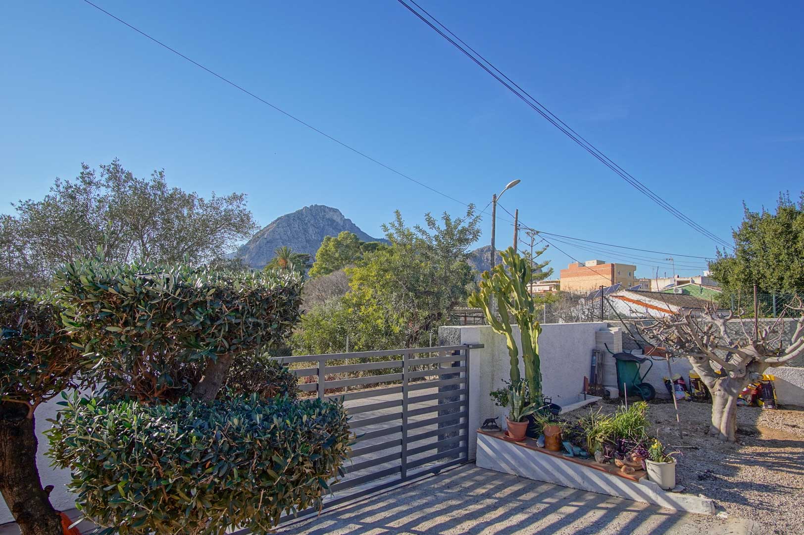 Jardin avec vue sur la montagne