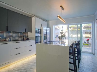 Cuisine moderne avec îlot
