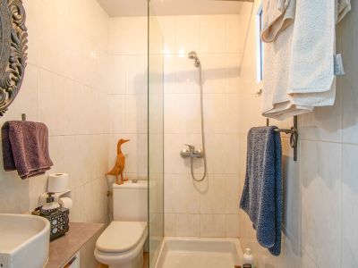 Salle de bains avec douche