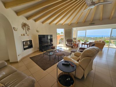 Salon avec vue sur mer