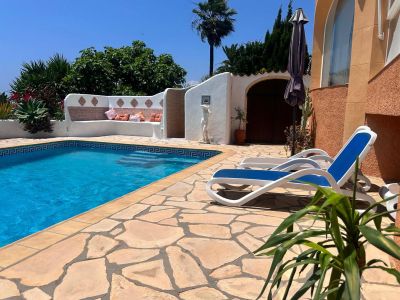 Piscine privée et terrasse